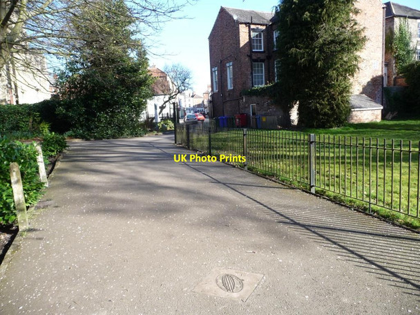 Photo 6"x4" Airship plaque, Ashes Park driveway, Howden Howden\/SE7428 c2015