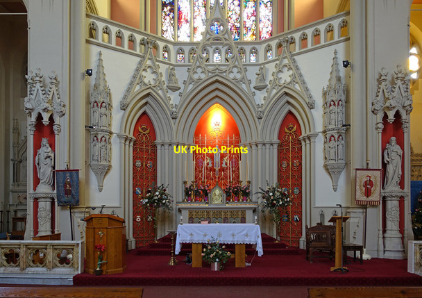 Photo 6"x4" The English Martyrs, Prescot Street - Chancel London c2015