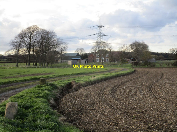 Photo 6"x4" Approaching Burn Park Farm Cottingham\/TA0432 c2015