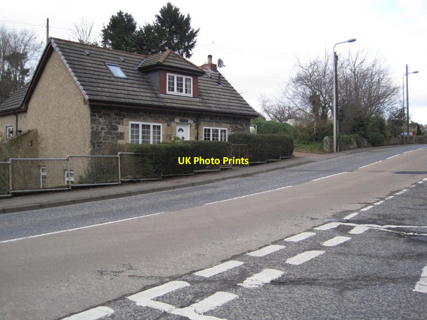 Photo 6"x4" Cottage on A913 at Lindores Lindores c2015