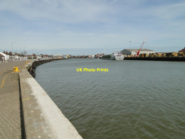 Photo 6"x4" The River Yare and South Quay Great Yarmouth c2015