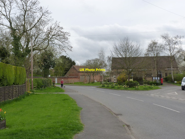 Photo 6"x4" Orston village green Orston c2014