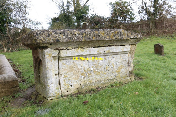 Photo 6"x4" Old Tomb at the Back Elsfield c2014