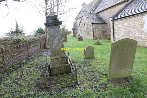 Photo 6"x4" North side churchyard Elsfield c2014