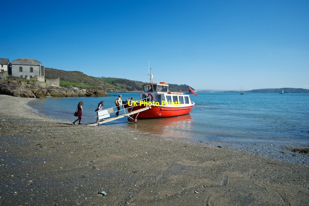 Photo 6"x4" Cawsand Ferry grounded at Cawsands beach on Plymouth Sound Cawsand c2014