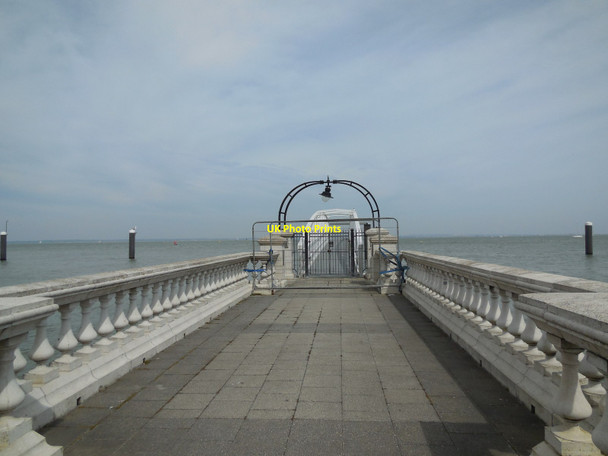 Photo 6"x4" Pier on The Parade, Cowes Cowes c2014 P1