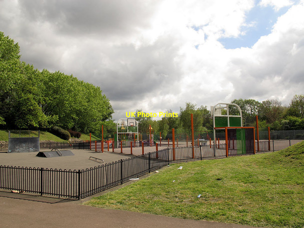 Photo 6"x4" Skateboard park and basketball court Deptford\/TQ3677 c2014