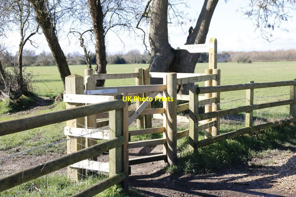 Photo 6"x4" Kissing Gate on the Footpath Mortimer West End c2014