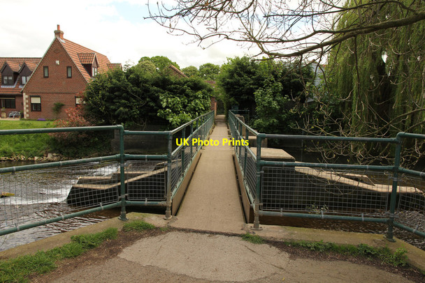 Photo 6"x4" River Witham footbridge Grantham c2014
