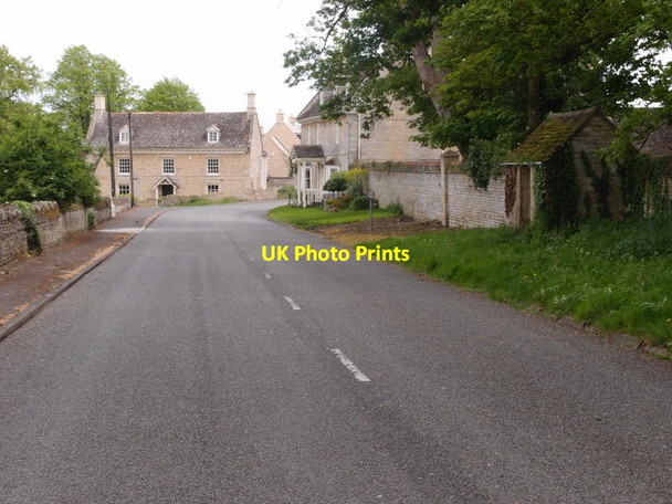 Photo 6"x4" Road scene, Water Newton Water Newton c2014