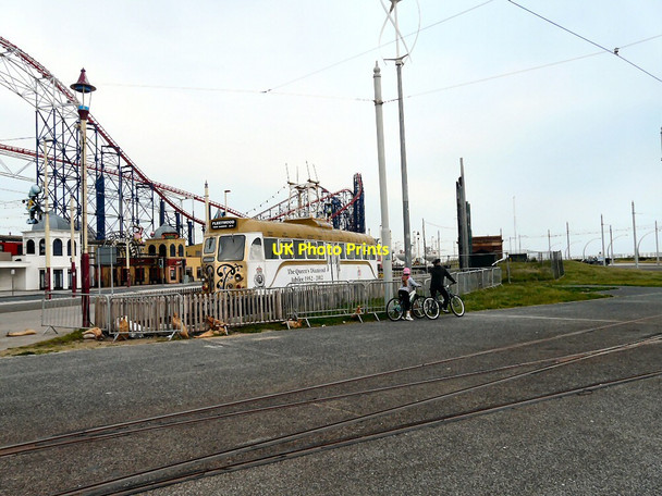 Photo 6"x4" Vintage Tram at Pleasure Beach South Shore c2013