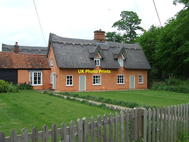 Photo 6"x4" Thatched Cottage Ufford\/TM2952 c2014