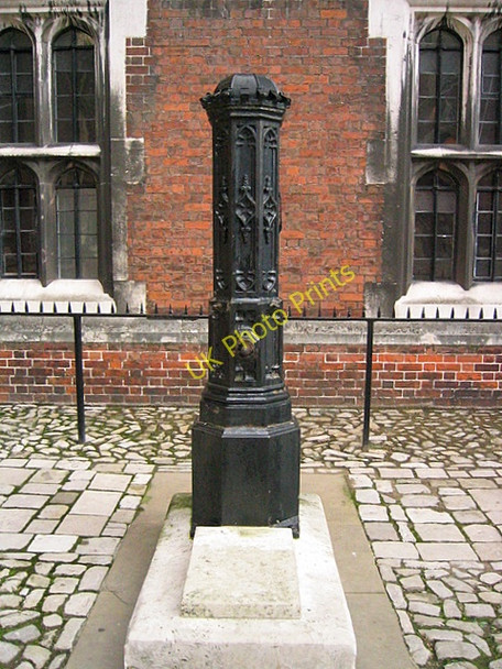 Photo 6"x4" Water pump in Clock Court, Hampton Court Palace Surbiton c2008