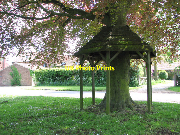 Photo 6"x4" Silver Jubilee shelter in Stibbard Stibbard c2014
