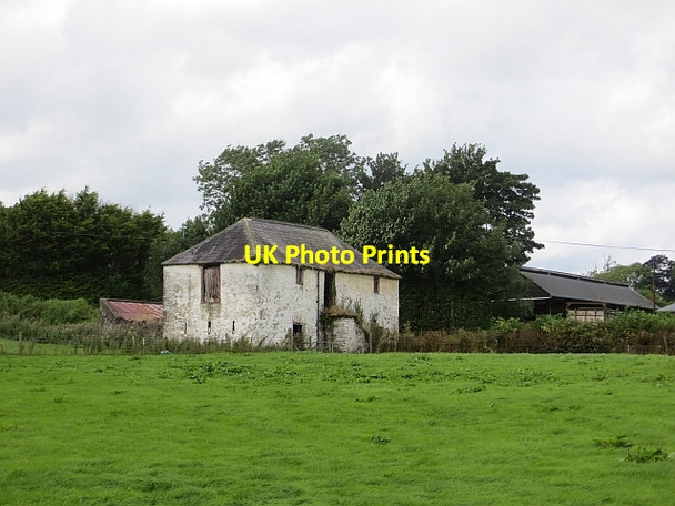 Photo 6"x4" Old byre,  Carrickbrack Convoy c2013