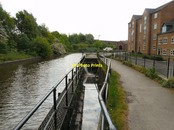 Photo 6"x4" Sluice gate on Peak Forest Canal Hyde\/SJ9494 c2014