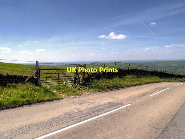 Photo 6"x4" Gate on The Monks' Road Glossop c2014