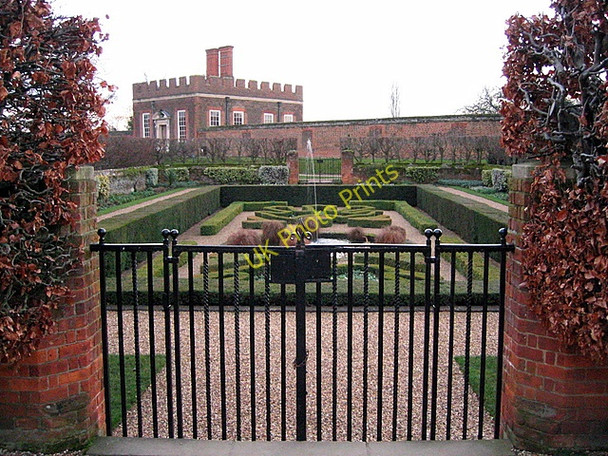 Photo 6"x4" West Pond Garden, Hampton Court Palace Surbiton c2008