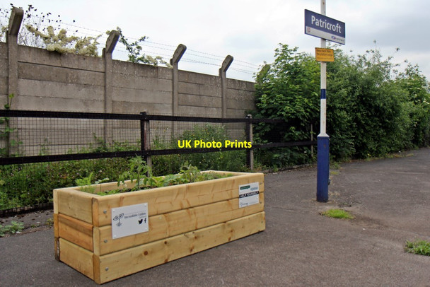 Photo 6"x4" Incredible Edible Salford, Patricroft railway station Eccles\/SJ7798 c2014