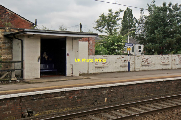 Photo 6"x4" Waiting shelter, Patricroft railway station Eccles\/SJ7798 c2014