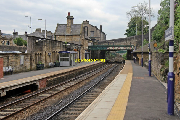 Photo 6"x4" A broad view of Mossley railway station Mossley\/SD9701 c2014