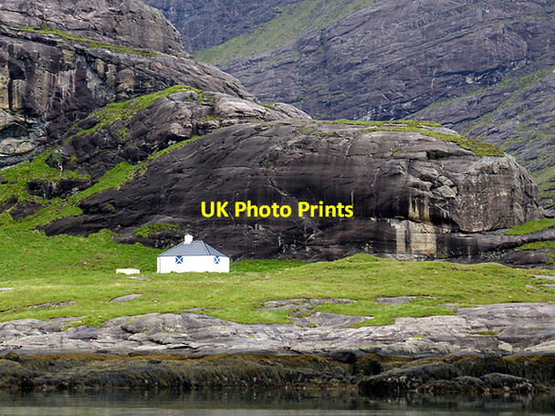 Photo 6"x4" Coruisk Memorial Hut Loch na Cuilce\/NG4819 c2014