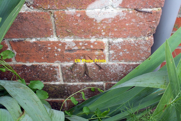 Photo 6"x4" Benchmark of Sheephouse farmhouse Aston Tirrold c2014