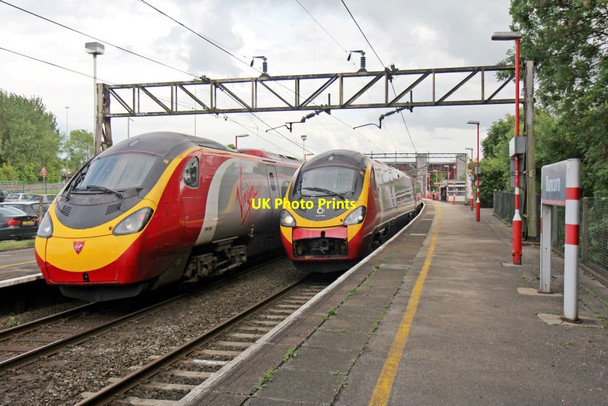 Photo 6"x4" Pendolinos, Runcorn railway station Runcorn c2014