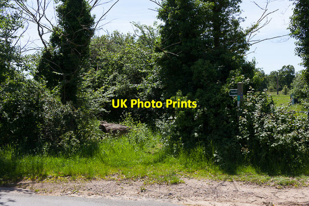 Photo 6"x4" Suffolk Coast Path leaves the B1084 at Chillesford Chillesford c2014