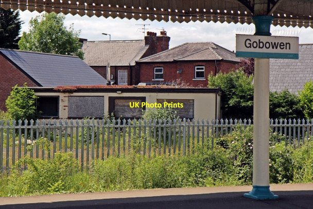 Photo 6"x4" Across the platform, Gobowen railway station Gobowen c2014