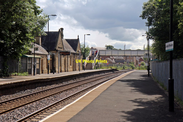 Photo 6"x4" Ruabon railway station Ruabon\/Rhiwabon c2014