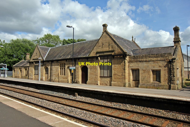 Photo 6"x4" Station building, Ruabon railway station Ruabon\/Rhiwabon c2014 P1