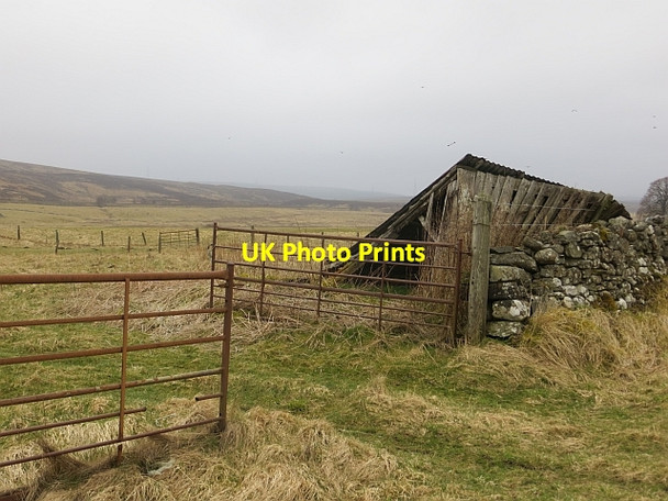 Photo 6"x4" Ruined shed, Glen Garry River Garry\/NN7369 c2014