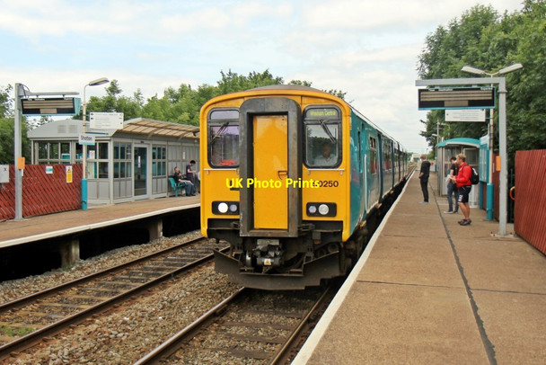 Photo 6"x4" Arriva Trains Wales Class 150, 150250, Shotton High Level railway station Connah's Quay c2014