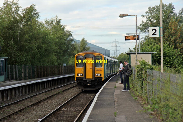 Photo 6"x4" Arriva Trains Wales Class 150, 150250, Hawarden Bridge railway station Connah's Quay c2014