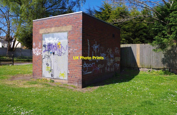 Photo 6"x4" Small building by playing field behind High Street, Wollaston, Stourbridge Stourbridge c2015