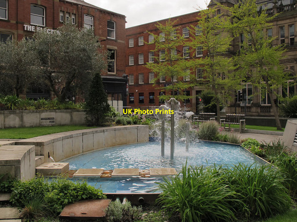 Photo 6"x4" Mandela Garden, Leeds: pond Leeds\/SE3034 c2015