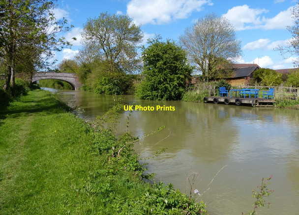 Photo 6"x4" Bridge 84 and Canal Barns along the Oxford Canal Willoughby\/SP5167 c2015