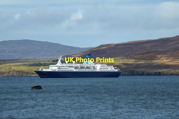 Photo 6"x4" Saga Pearl II at anchor in Loch Dunvegan Colbost c2015