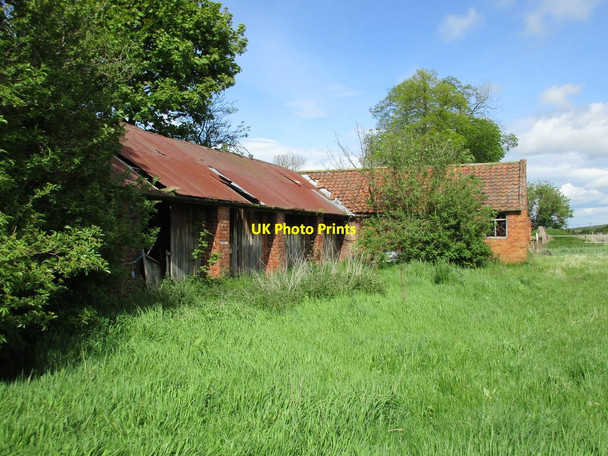Photo 6"x4" Dilapidated farm buildings, Kirby Grindalythe Kirby Grindalythe c2015