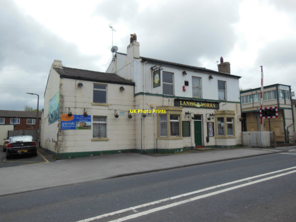 Photo 6"x4" The Lancs & Yorks on Station Road, Bamber Bridge Bamber Bridge c2015