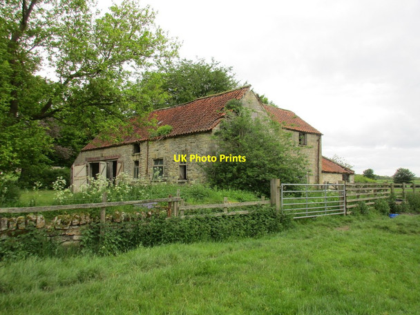 Photo 6"x4" Derelict buildings North Grimston c2015