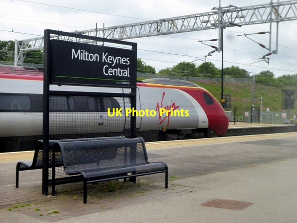 Photo 6"x4" Virgin Trains Pendolino at Milton Keynes Central Milton Keynes c2015