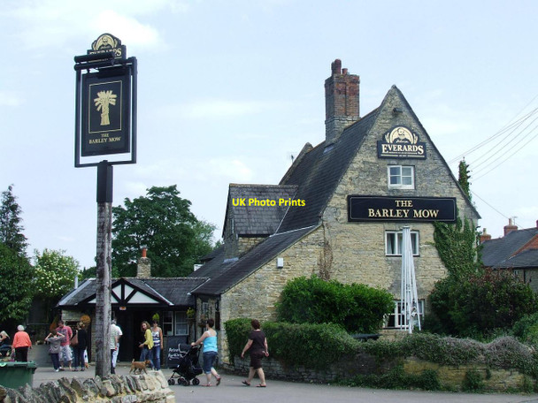 Photo 6"x4" The Barley Mow Cosgrove c2011