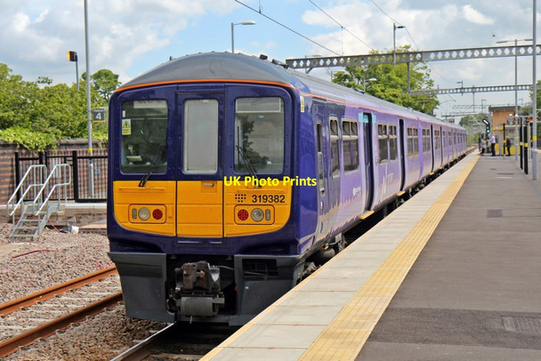 Photo 6"x4" Northern Electrics Class 319, 319382, platform 3, Huyton railway station Huyton-With-Roby c2015