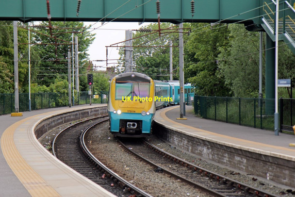 Photo 6"x4" Arriva Trains Wales Class 175, 175114, platform 5, Earlestown railway station Newton-Le-Willows\/SJ5895 c2015