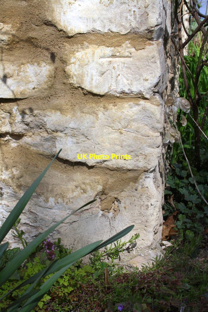 Photo 6"x4" Benchmark on 'The Thatched Cottage' Stamford\/TF0207 c2016