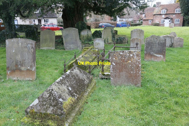 Photo 6"x4" Under the Yew Tree Blewbury c2016