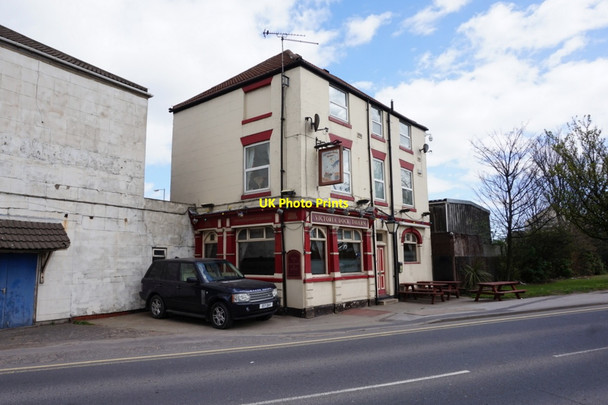Photo 6"x4" Victoria Dock Tavern Kingston upon Hull c2016