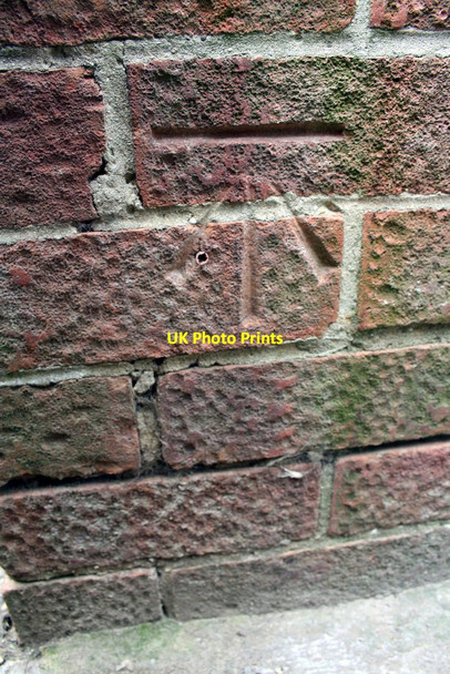 Photo 6"x4" Benchmark on #42 Balmoral Avenue Banbury\/SP4540 c2016